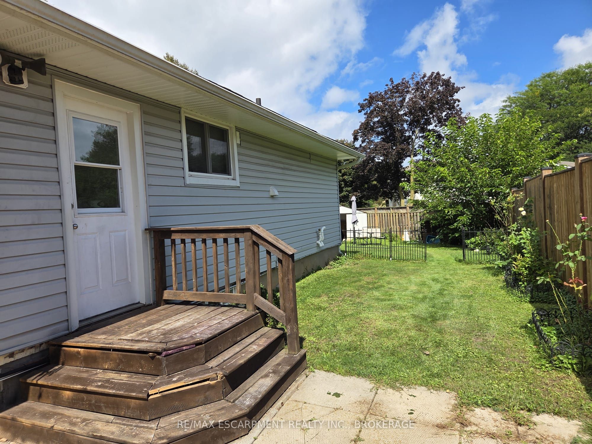 32 Birchpark Drive Lower, Grimsby, ON L3M 4N1 photo 2