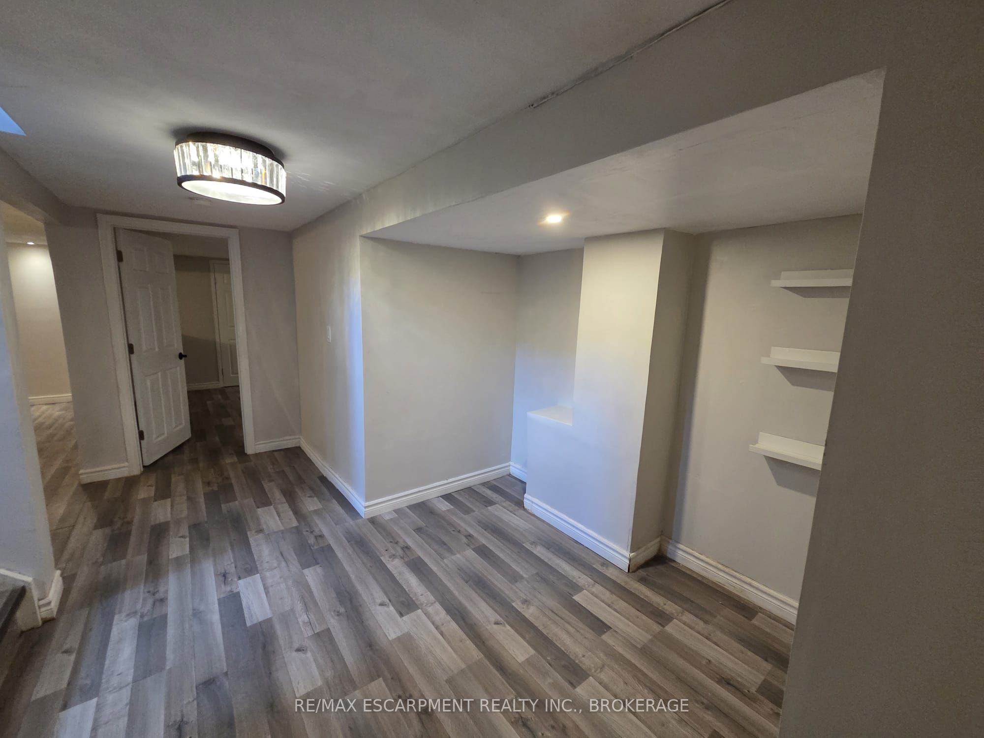 32 Birchpark Drive Lower, Grimsby, ON L3M 4N1 photo 3