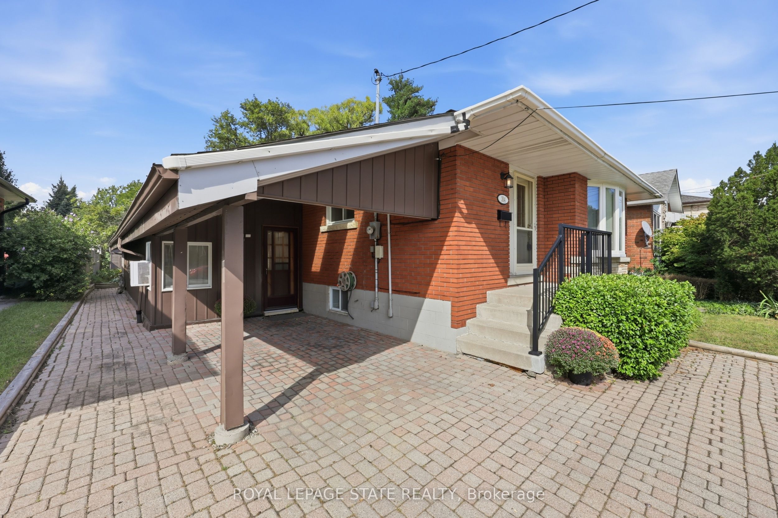 304 Whitney Avenue, Hamilton, ON L8S 2H2 photo 2