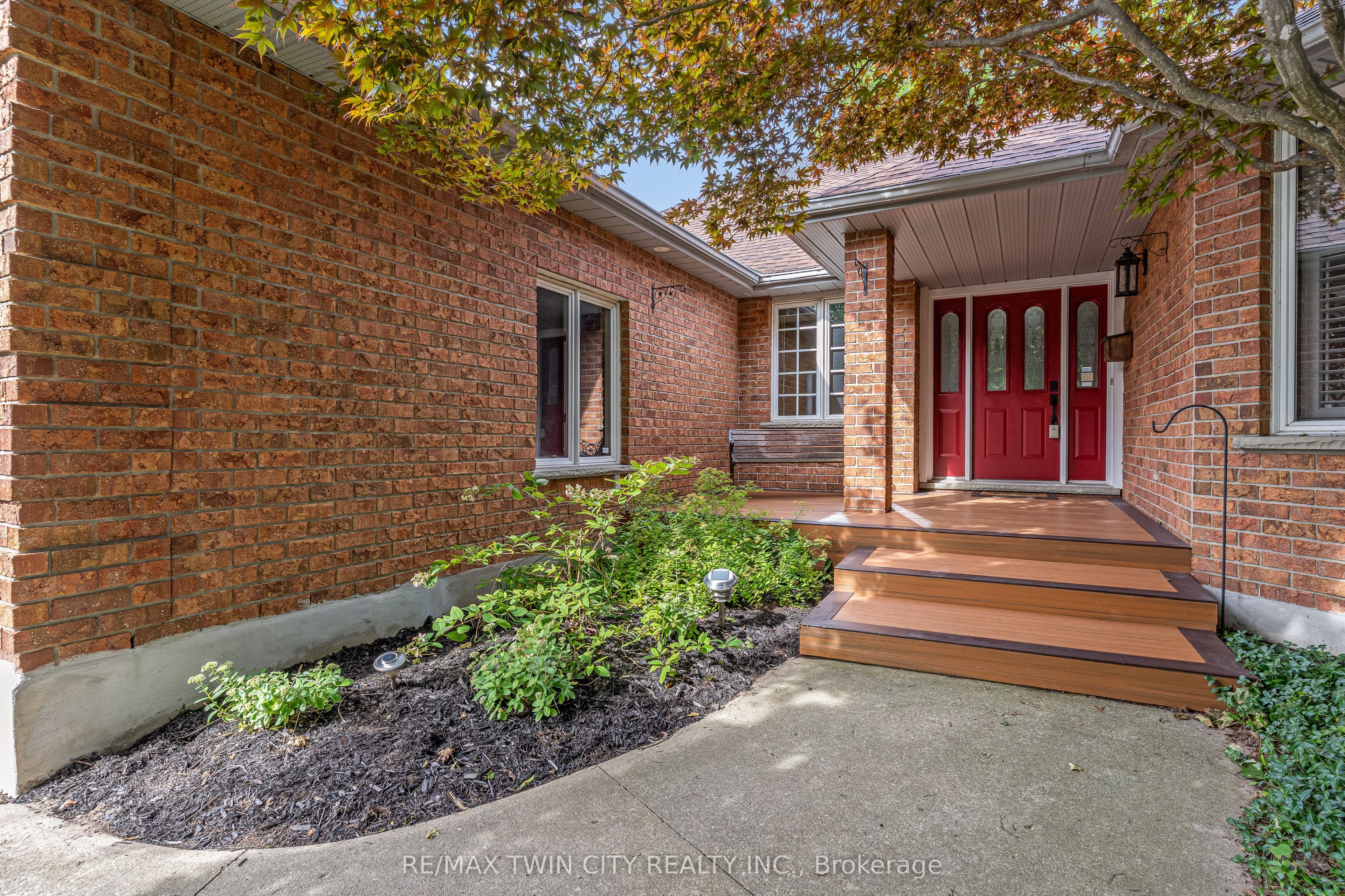 372 Gatestone Boulevard, Waterloo, ON N2T 2J6 photo 3