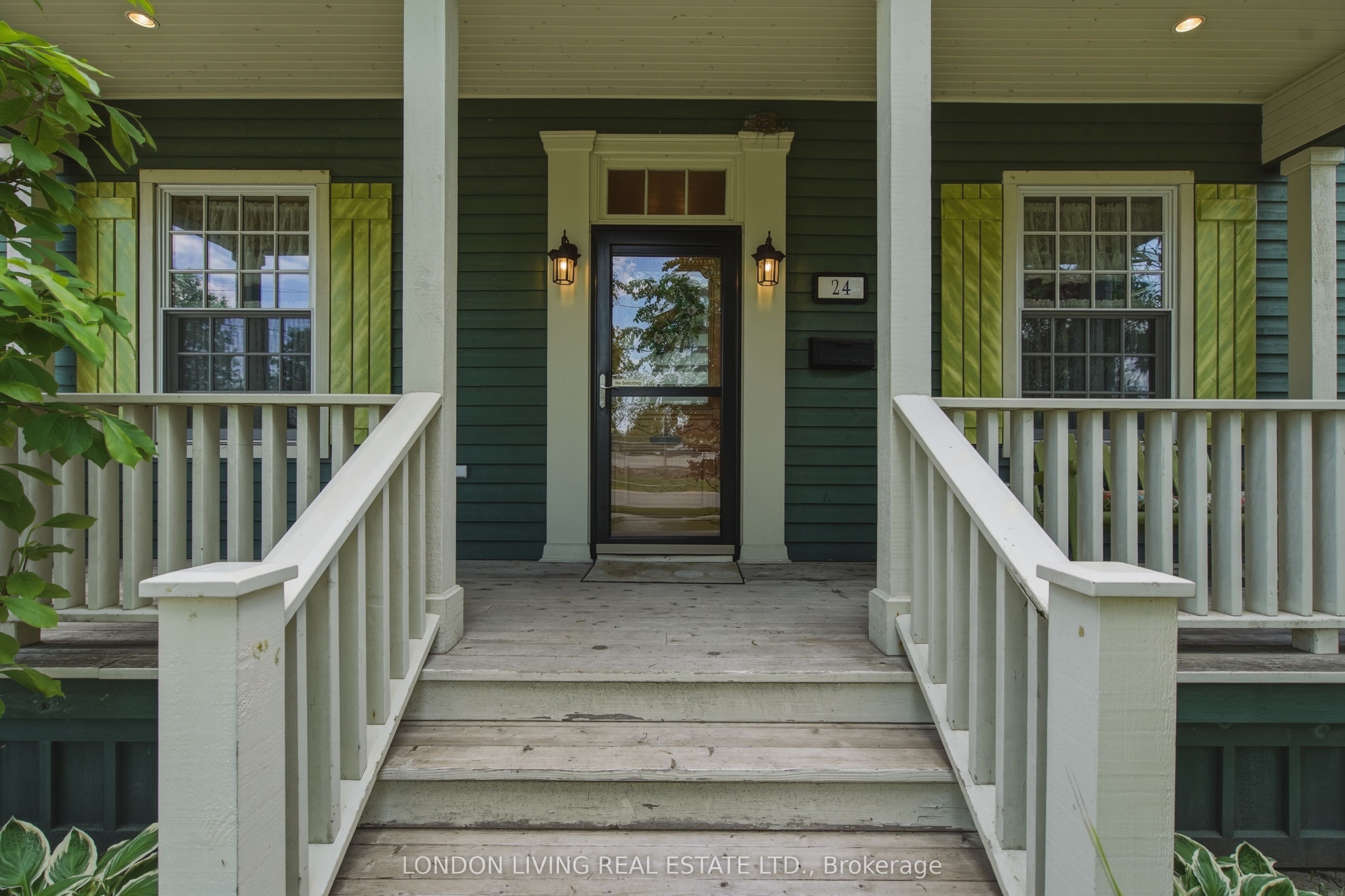 24 Centre Street, St. Thomas, ON N5R 2Z2 photo 3
