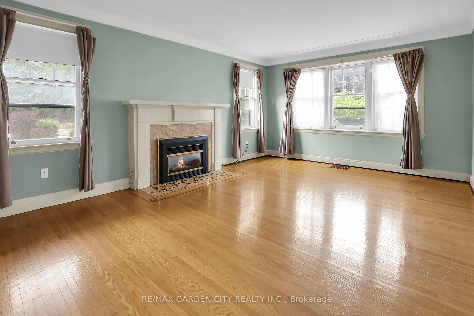 77 Main Street E, Grimsby, ON L3M 1N5 photo 5