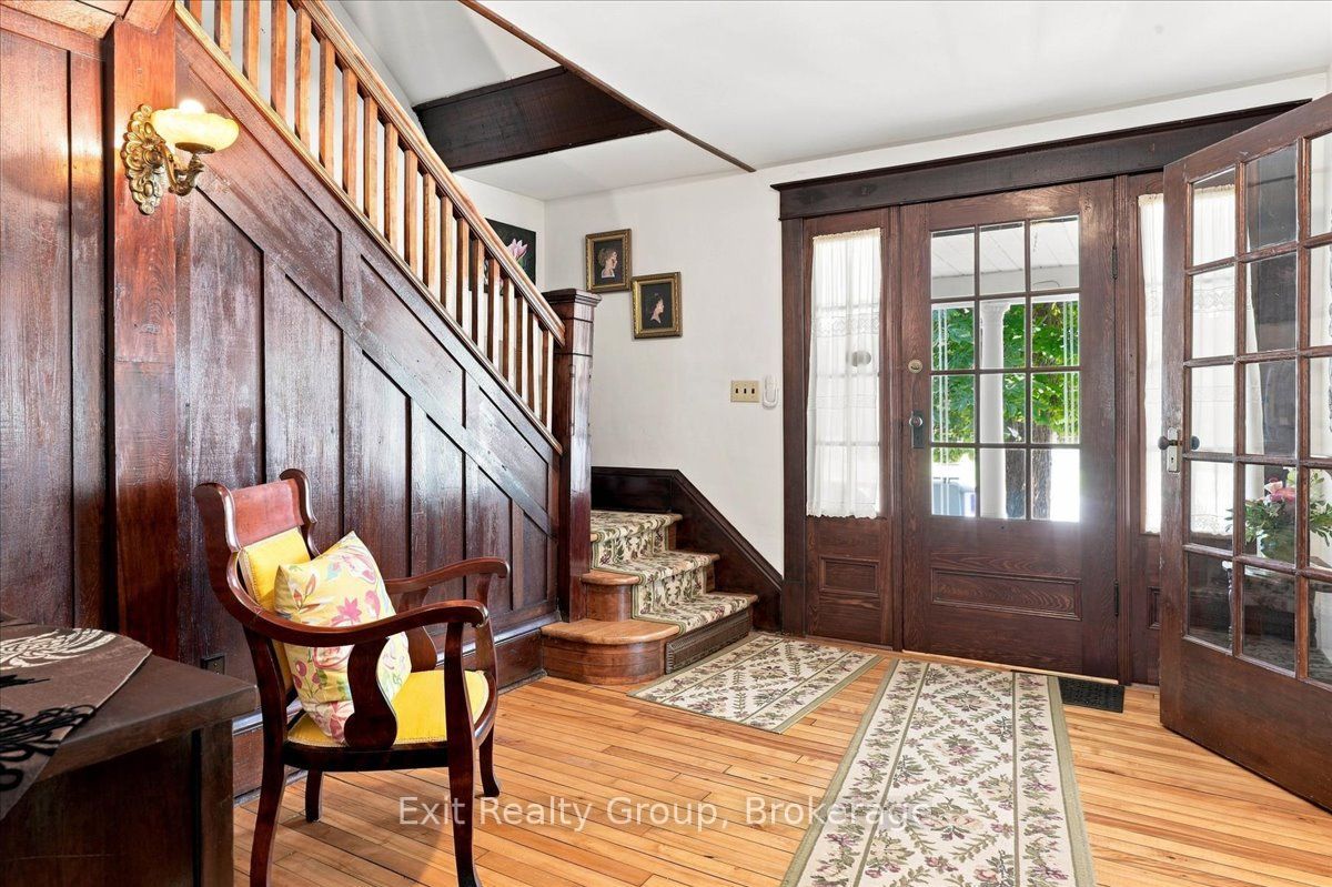 28 Lorne Avenue, Quinte West, ON K8V 5B3 photo 5