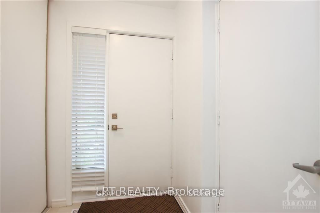 121 Erin Crescent, Hunt Club - Windsor Park Village and Area, ON K1V 9Z3 photo 2