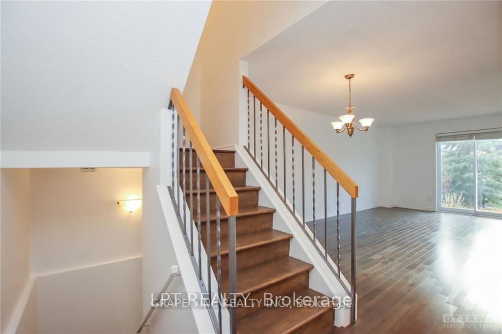 121 Erin Crescent, Hunt Club - Windsor Park Village and Area, ON K1V 9Z3 photo 4