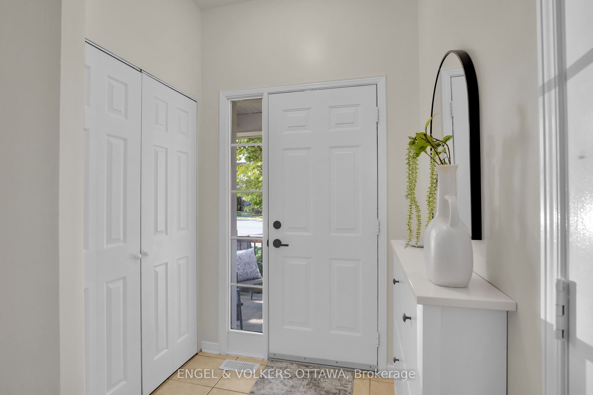 1632 Varennes Boulevard, Orleans - Cumberland and Area, ON K4A 3Z8 photo 3