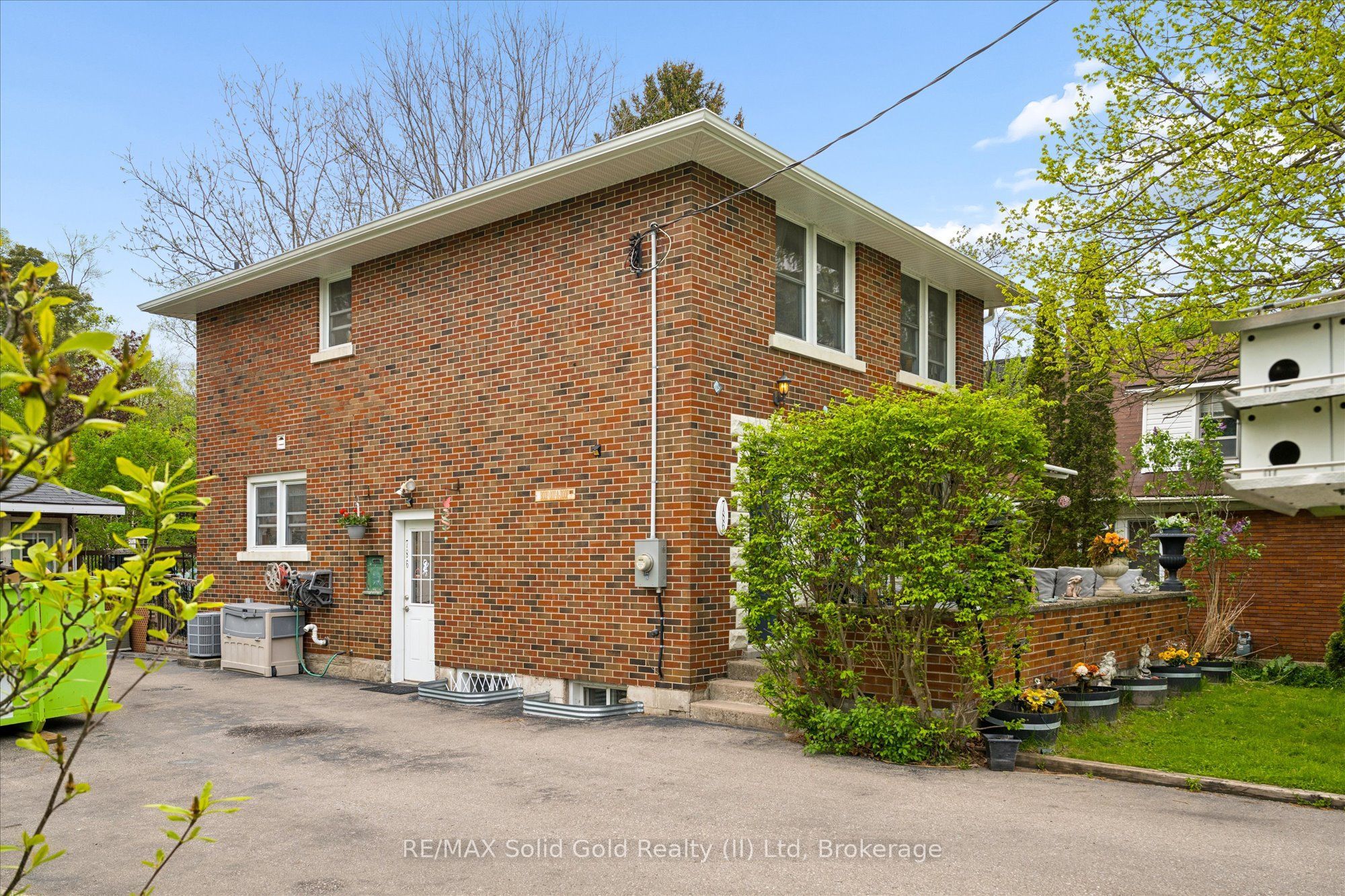 786 Stirling Avenue S, Kitchener, ON N2M 3K3 photo 2