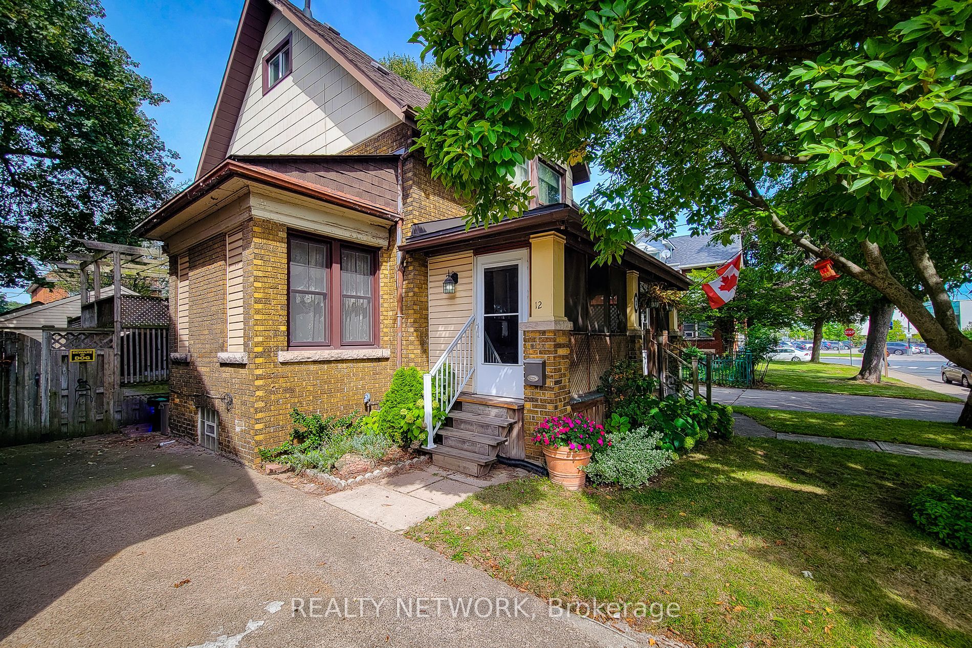 12 Leinster Avenue S, Hamilton, ON L8M 3A1 photo 2