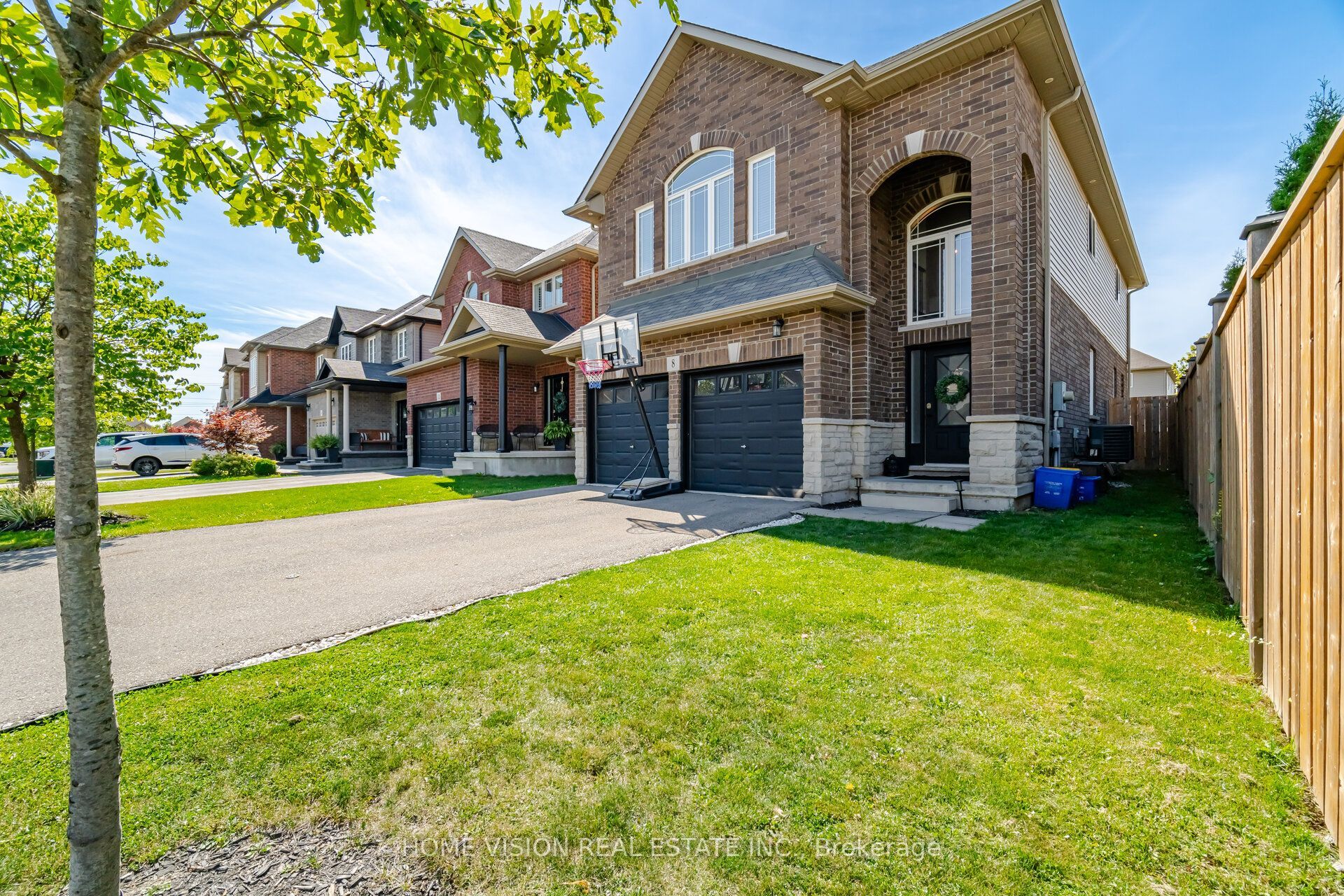 8 Colorado Boulevard, Hamilton, ON L0R 1P0