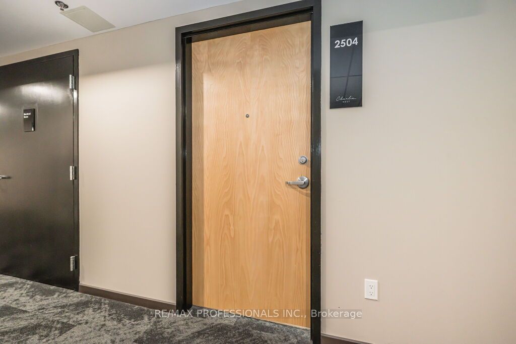 60 Charles Street W 2504, Kitchener, ON N2G 0C9 photo 3