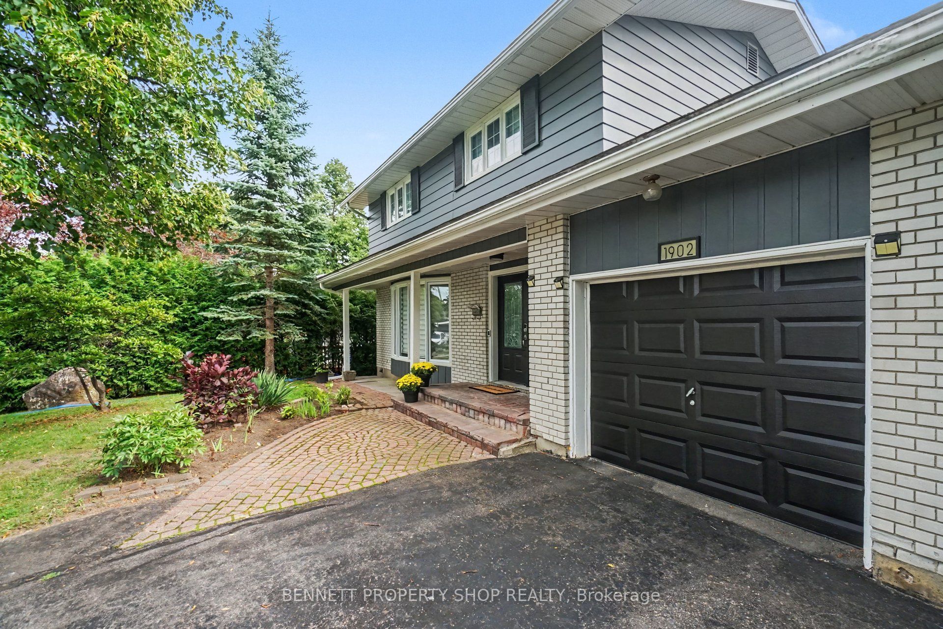 1902 Featherston Drive, Alta Vista and Area, ON K1H 6P5 photo 2