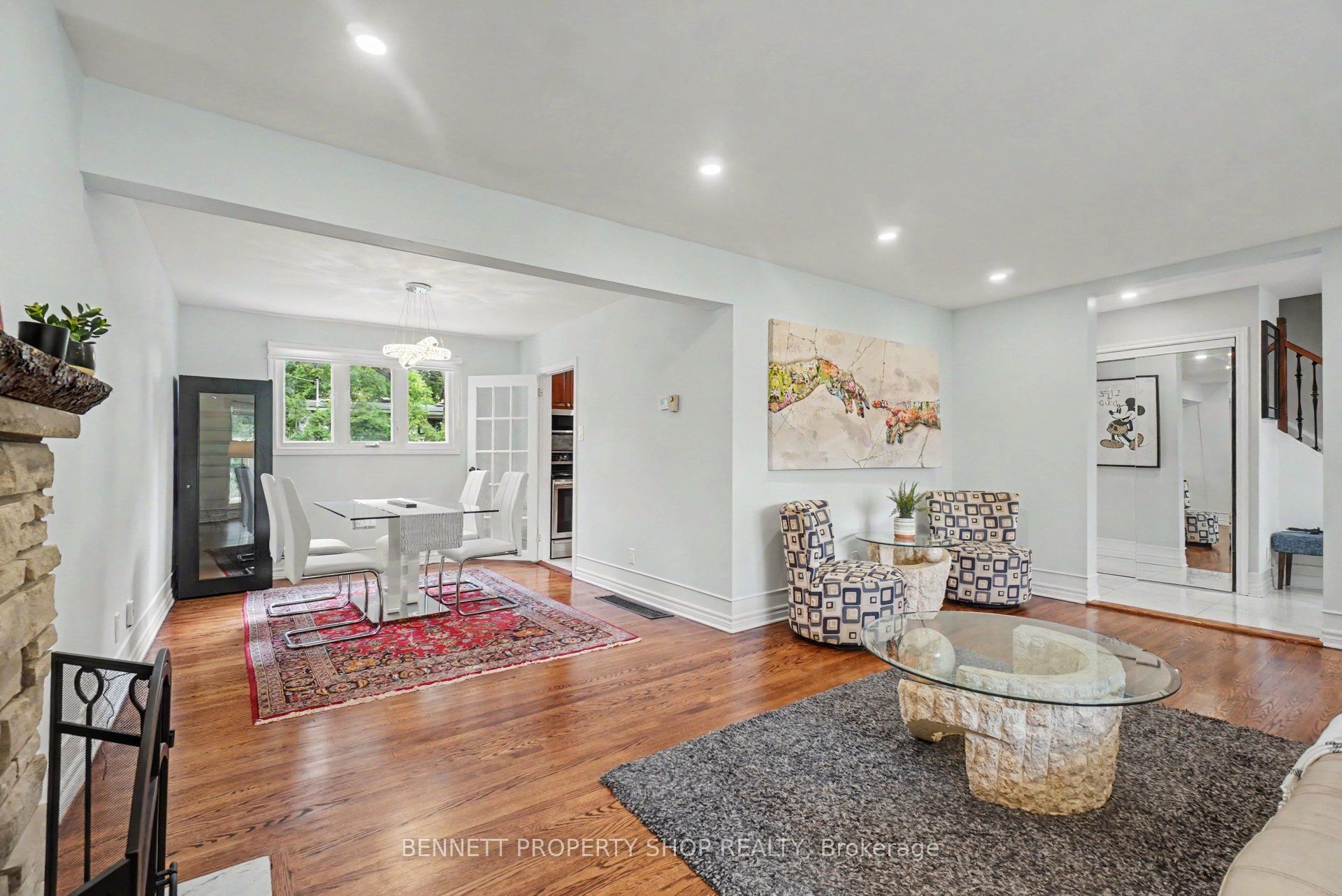 1902 Featherston Drive, Alta Vista and Area, ON K1H 6P5 photo 5