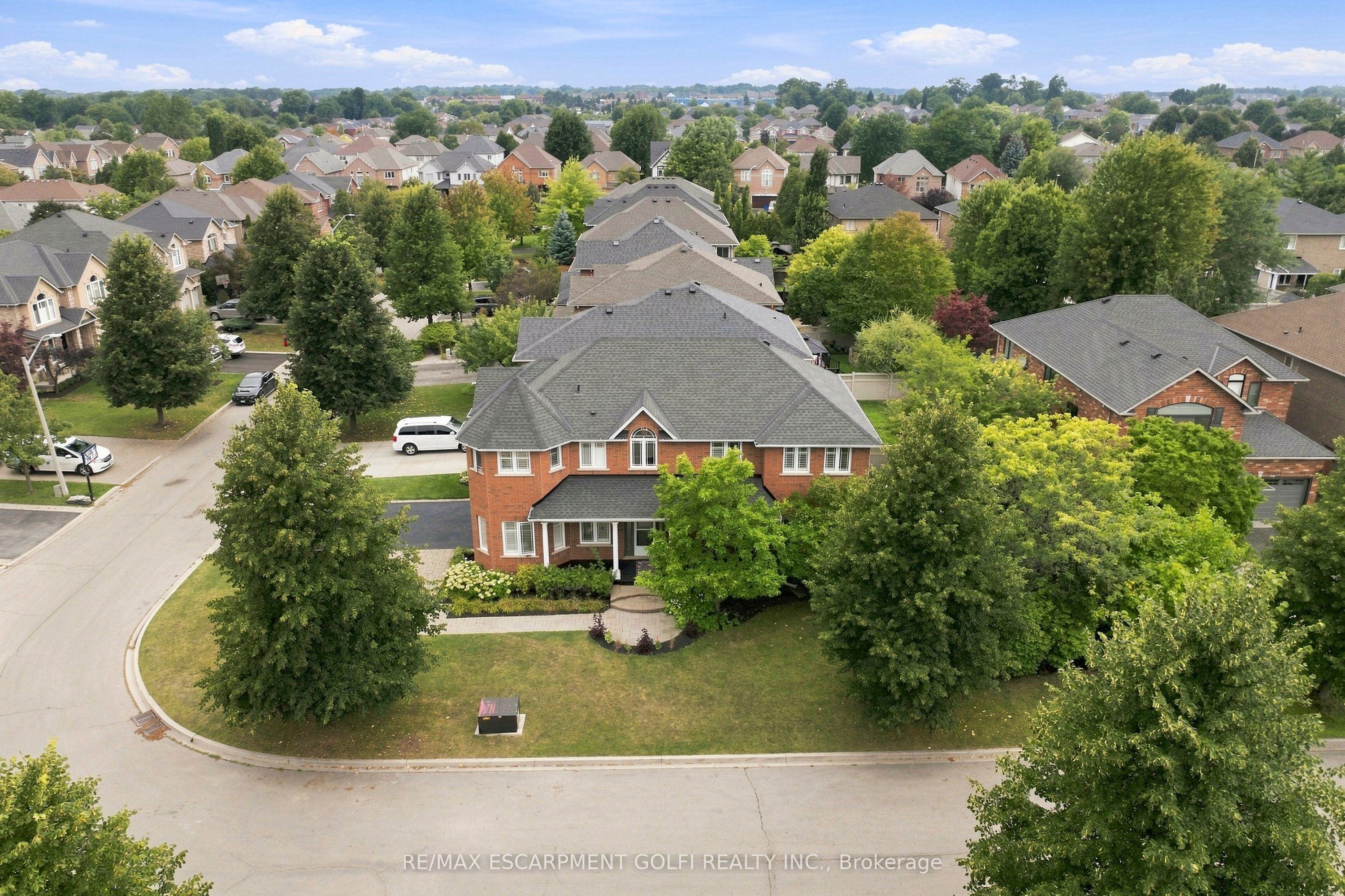 31 COMMANDO Court, Hamilton, ON L8B 0J6 photo 2