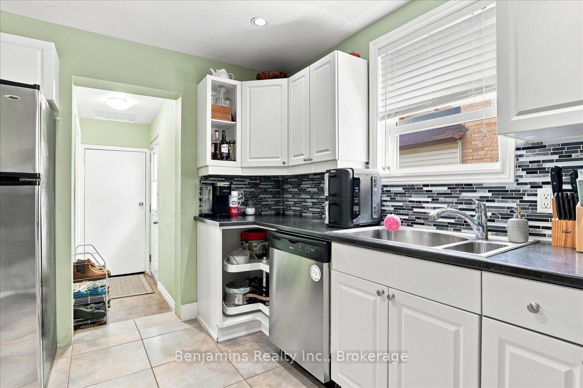 406 Duke Street W, Kitchener, ON N2H 3Y5 photo 5