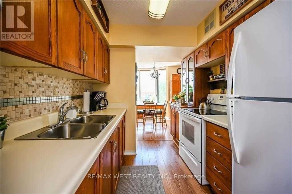 200 Limeridge Road W 406, Hamilton, ON L9C 2V4 photo 3