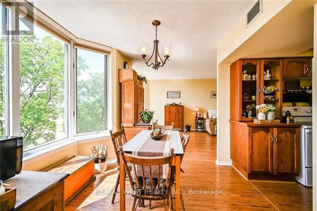 200 Limeridge Road W 406, Hamilton, ON L9C 2V4 photo 4