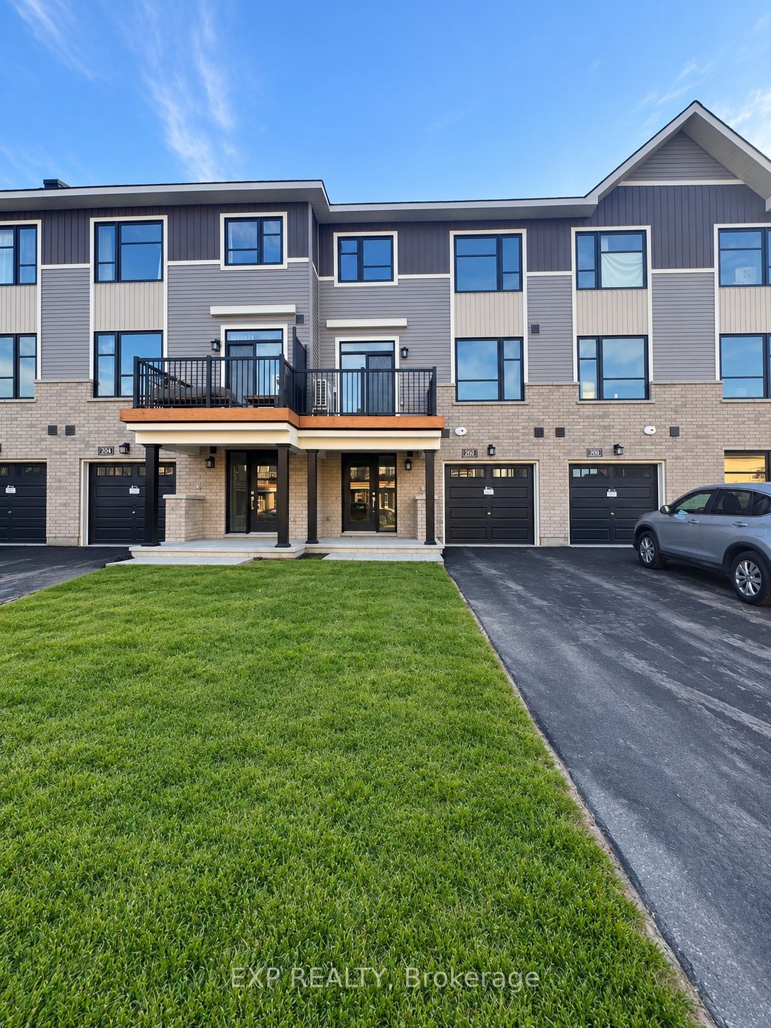 202 VISIONARY Lane N, Kanata, ON K2W 0M2