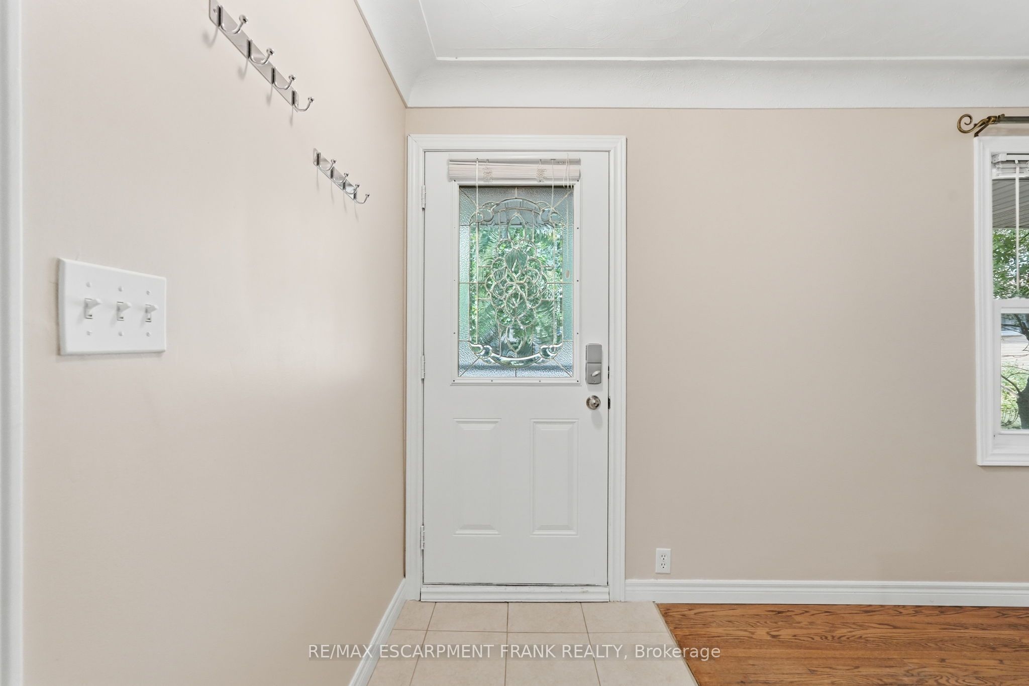 8 EMMING Court, Hamilton, ON L9C 4A2 photo 5