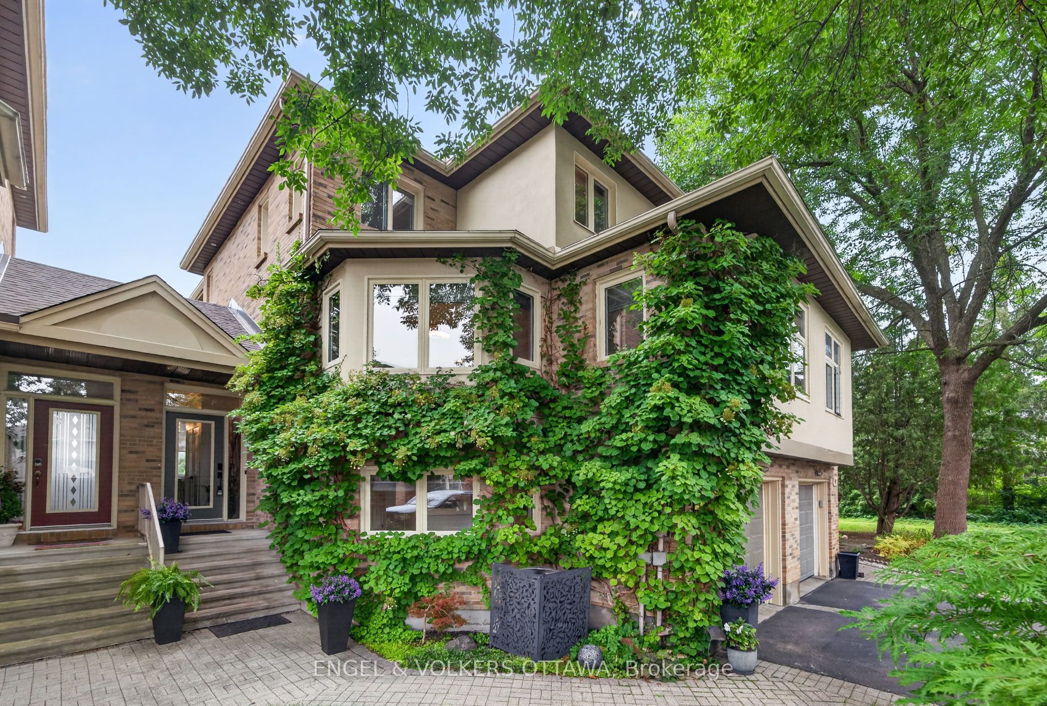 7 Nelford Court, Kanata, ON K2K 2L8