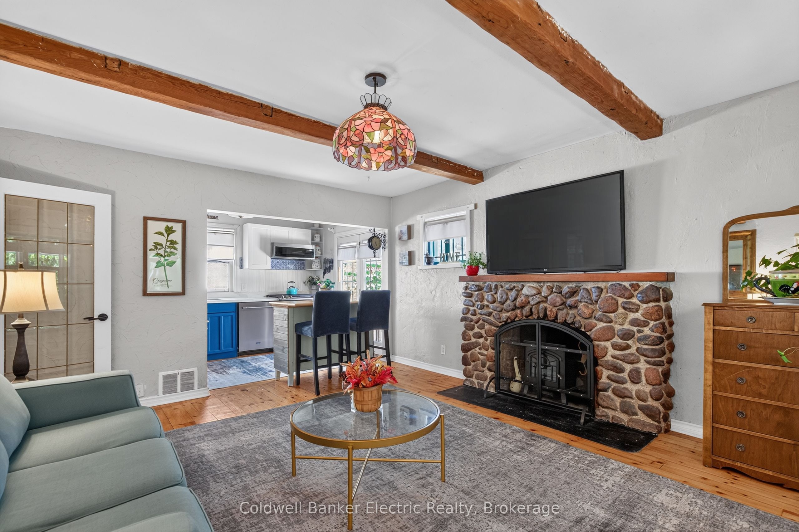 603 Ludgate Street, Peterborough, ON K9H 2B9 photo 2
