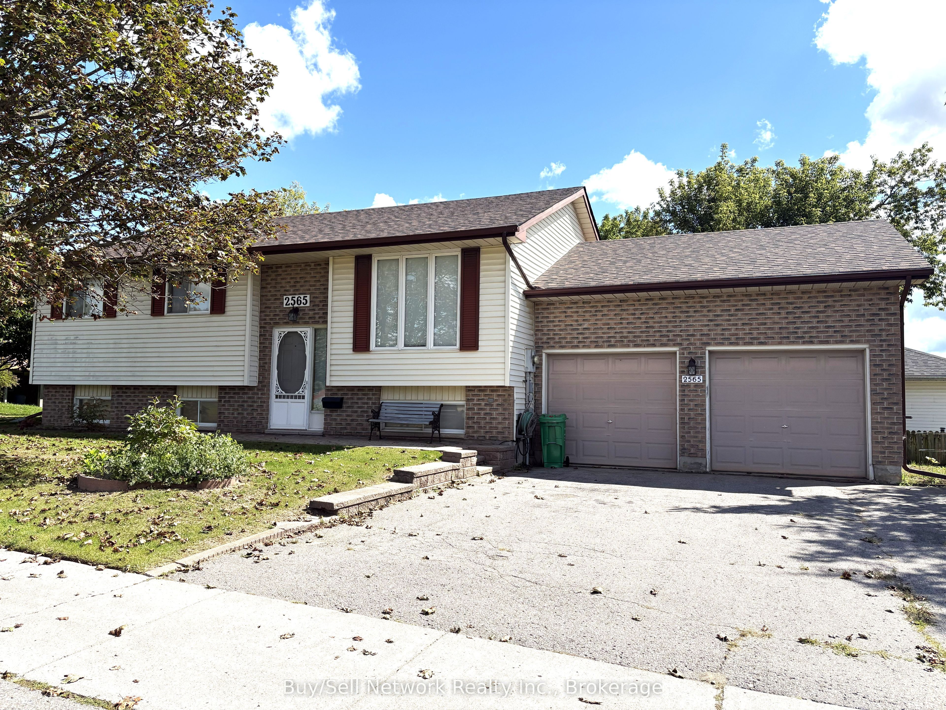 2565 Marsdale Drive, Peterborough, ON K9L 1Y3