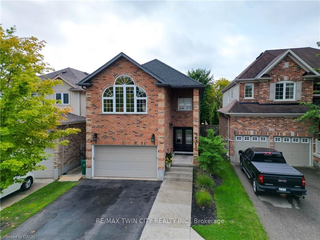 231 STEEPLERIDGE Street, Kitchener, ON N2P 2W1 photo 2