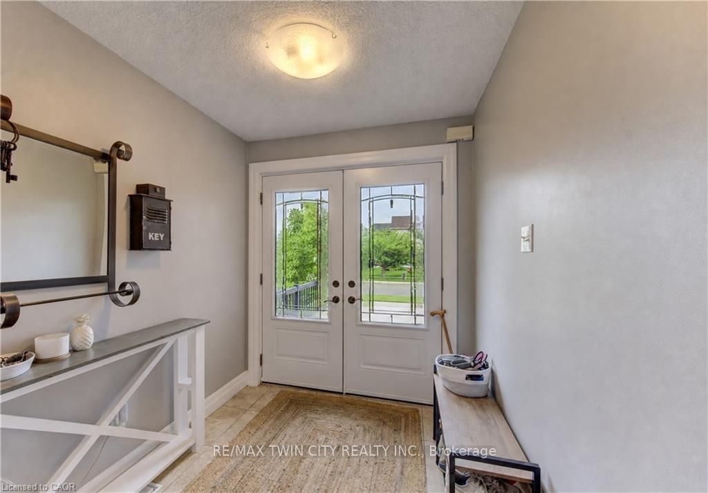 231 STEEPLERIDGE Street, Kitchener, ON N2P 2W1 photo 3