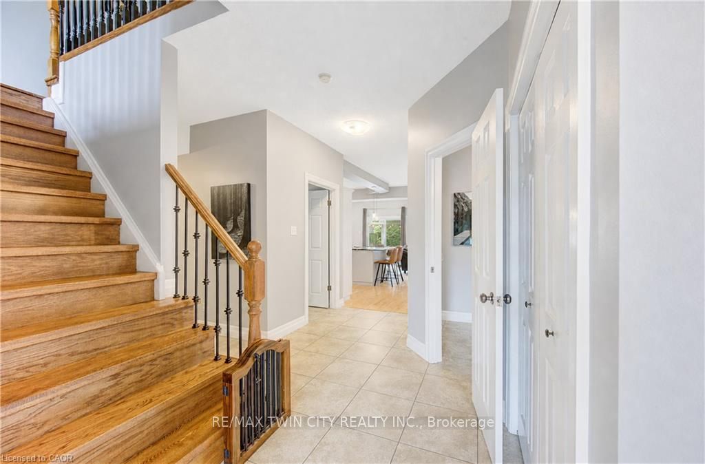 231 STEEPLERIDGE Street, Kitchener, ON N2P 2W1 photo 4