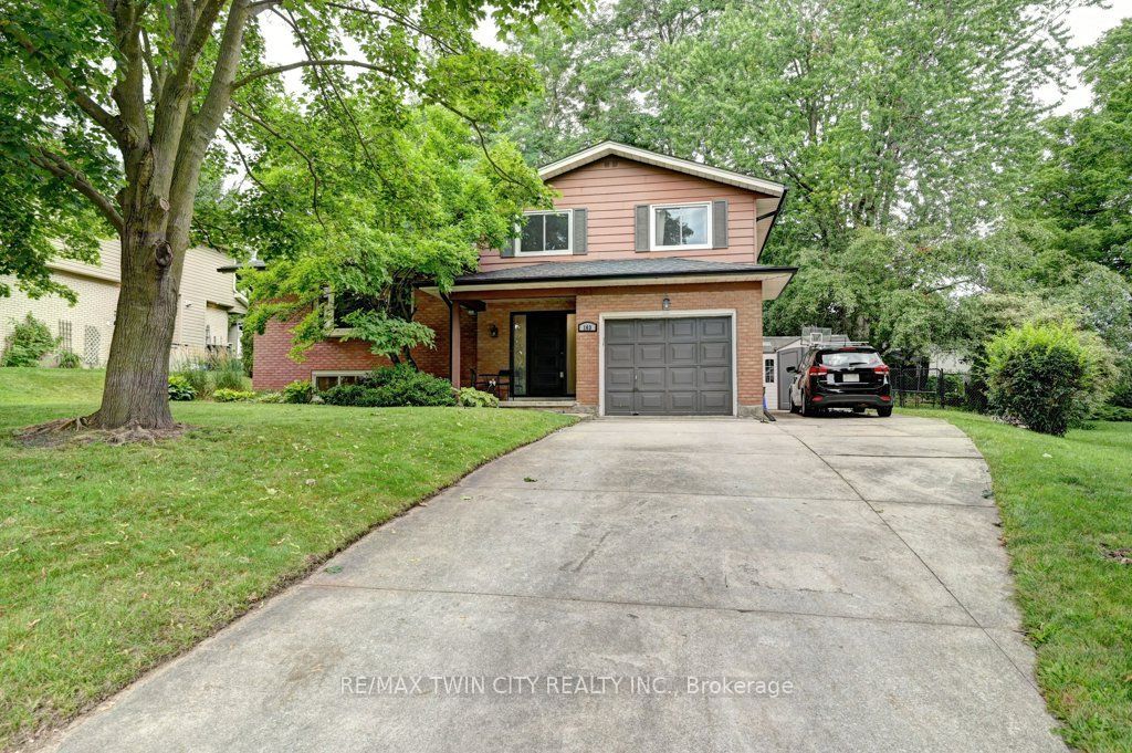 163 Chelford Crescent, Waterloo, ON N2J 3T7