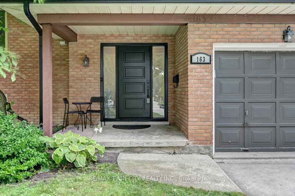 163 Chelford Crescent, Waterloo, ON N2J 3T7 photo 3