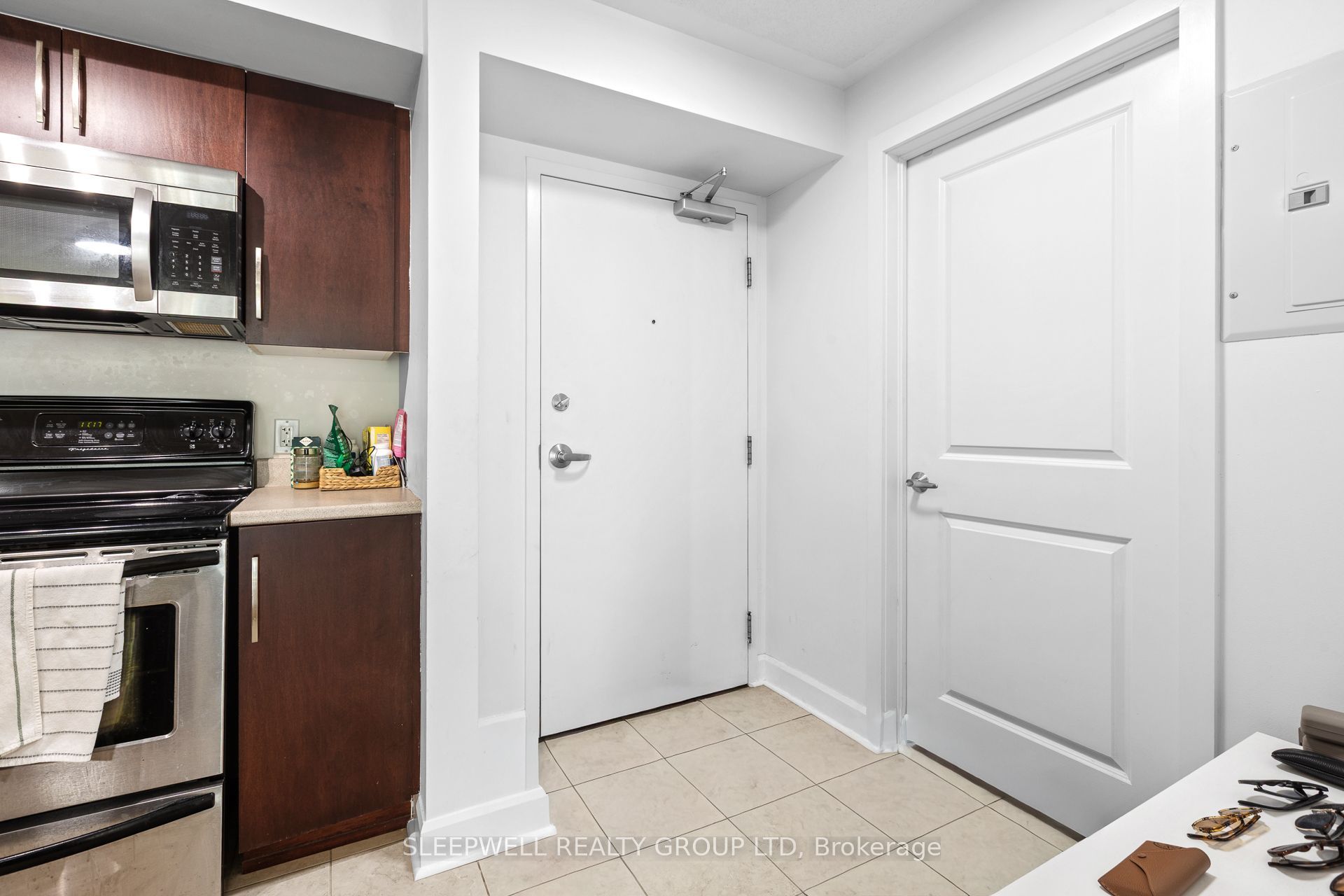 138 Somerset Street W 803, Ottawa Centre, ON K2P 0A3 photo 3