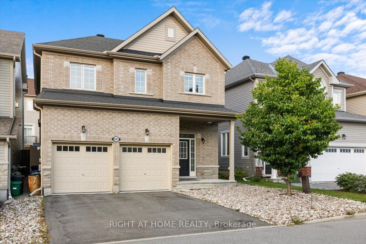 605 Silver Spruce Way, Kanata, ON K2M 0L1 photo 2