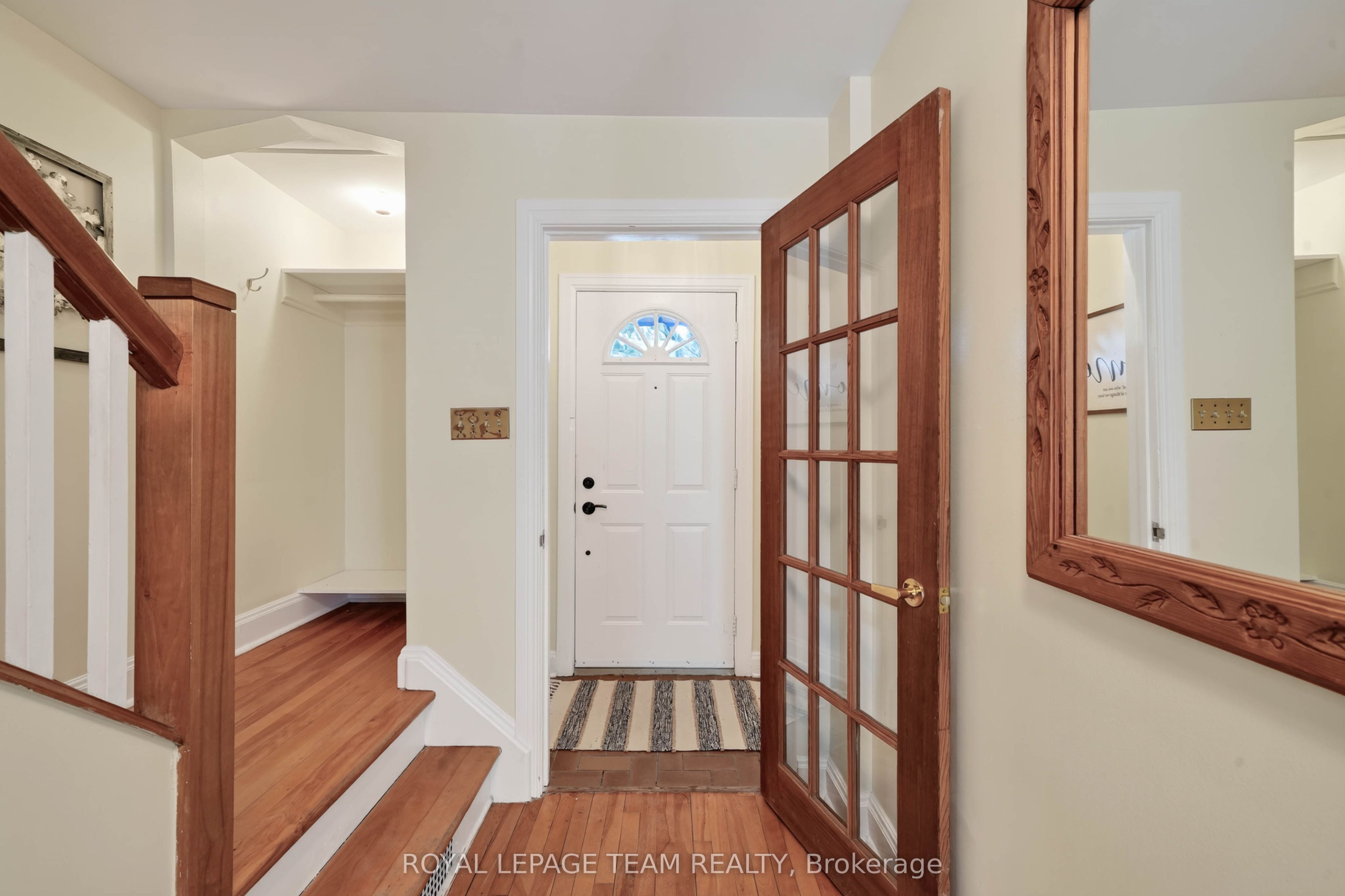 12 Lenore Place, Vanier and Kingsview Park, ON K1L 7X9 photo 4