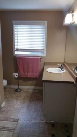 640 Violet Street, Waterloo, ON N2V 2W2 photo 3