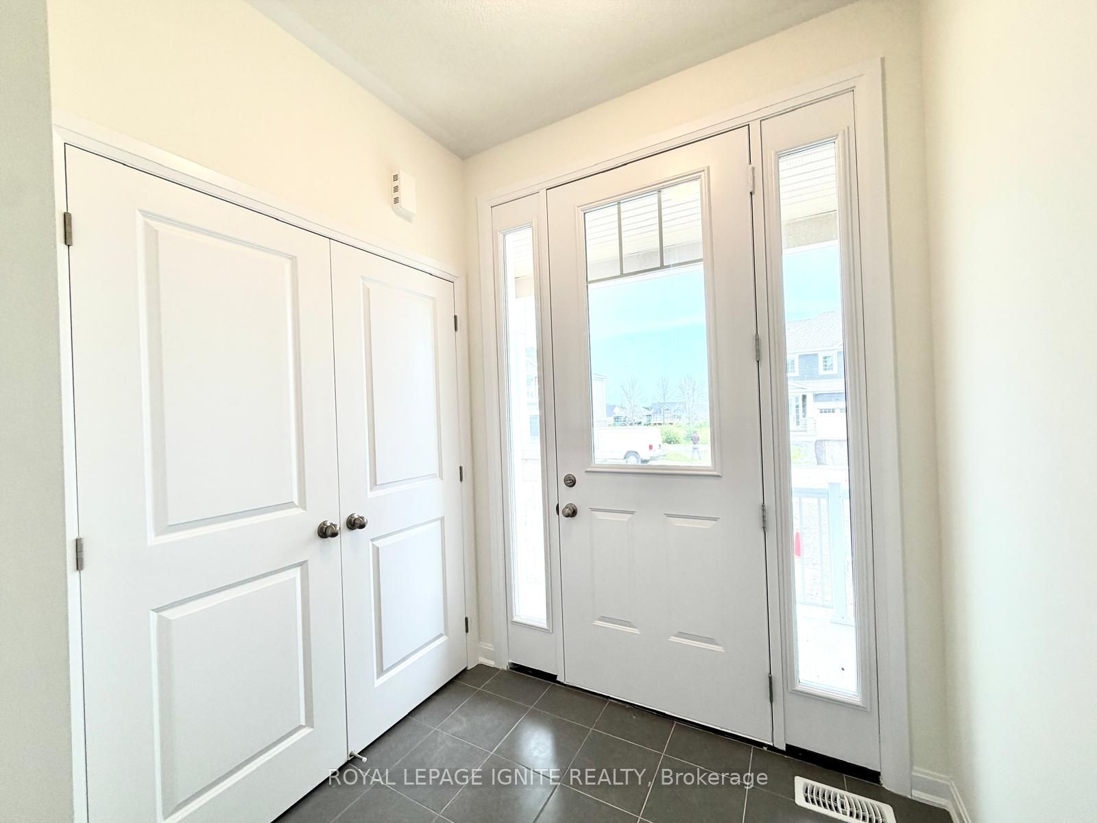 21 Royal Oak Crescent, Loyalist, ON K0H 1G0 photo 3
