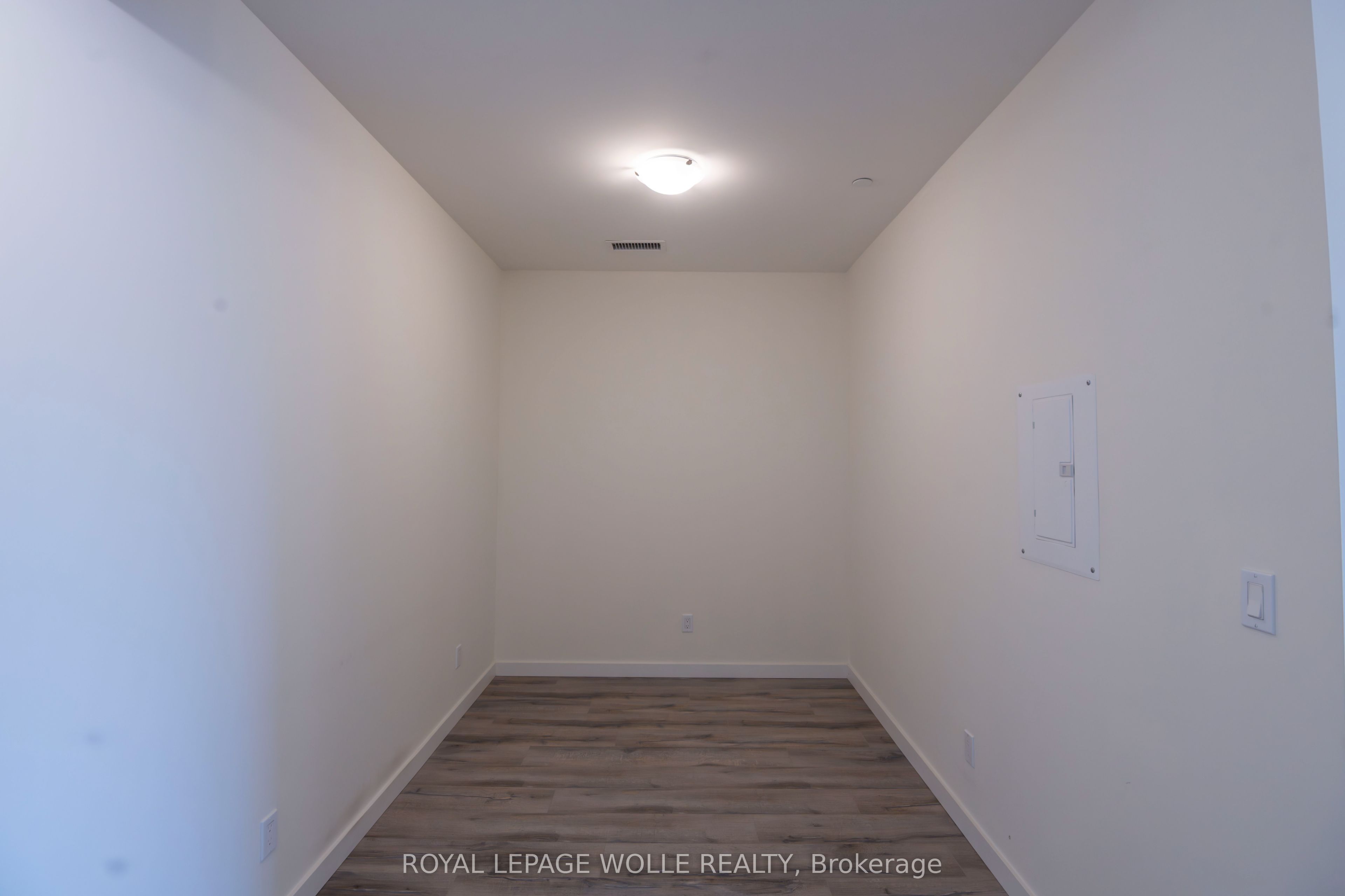 690 King Street W 521, Kitchener, ON N2H 5L8 photo 4