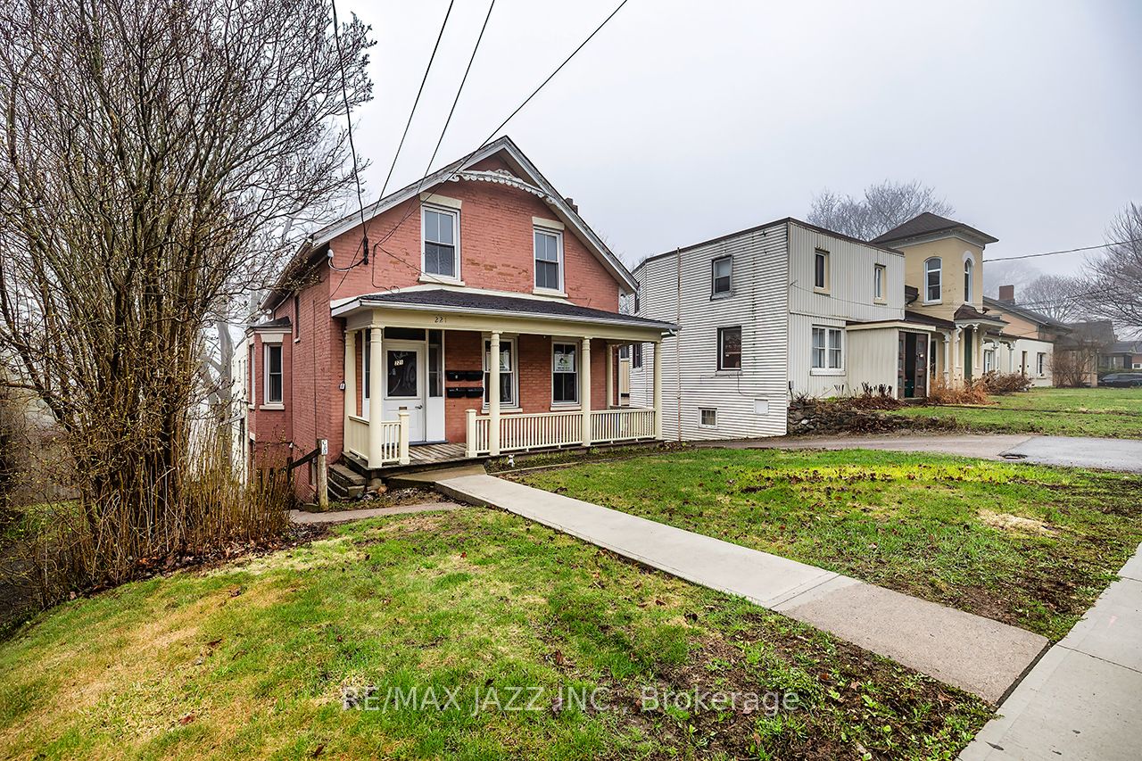 221 Walton Street, Port Hope, ON L1A 1P1 photo 2