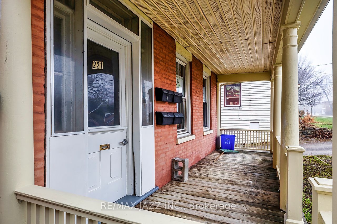 221 Walton Street, Port Hope, ON L1A 1P1 photo 3