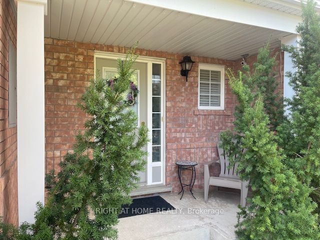 44 Senior Crescent, Cambridge, ON N1T 2K6 photo 3