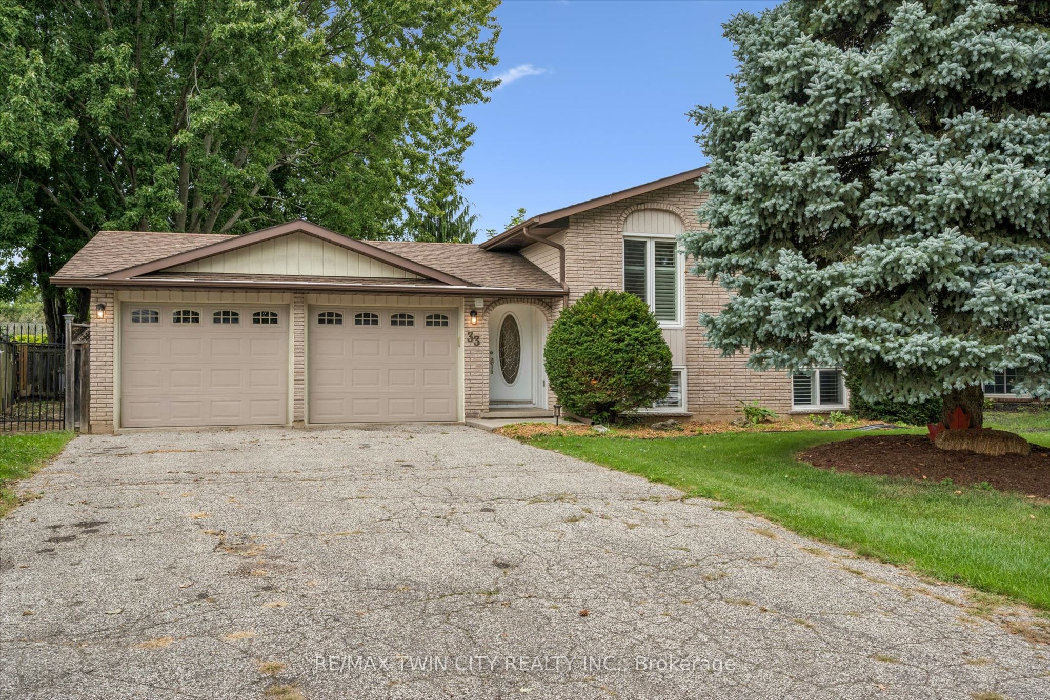 33 Maccoll Place, Haldimand, ON N3W 1K4 photo 2