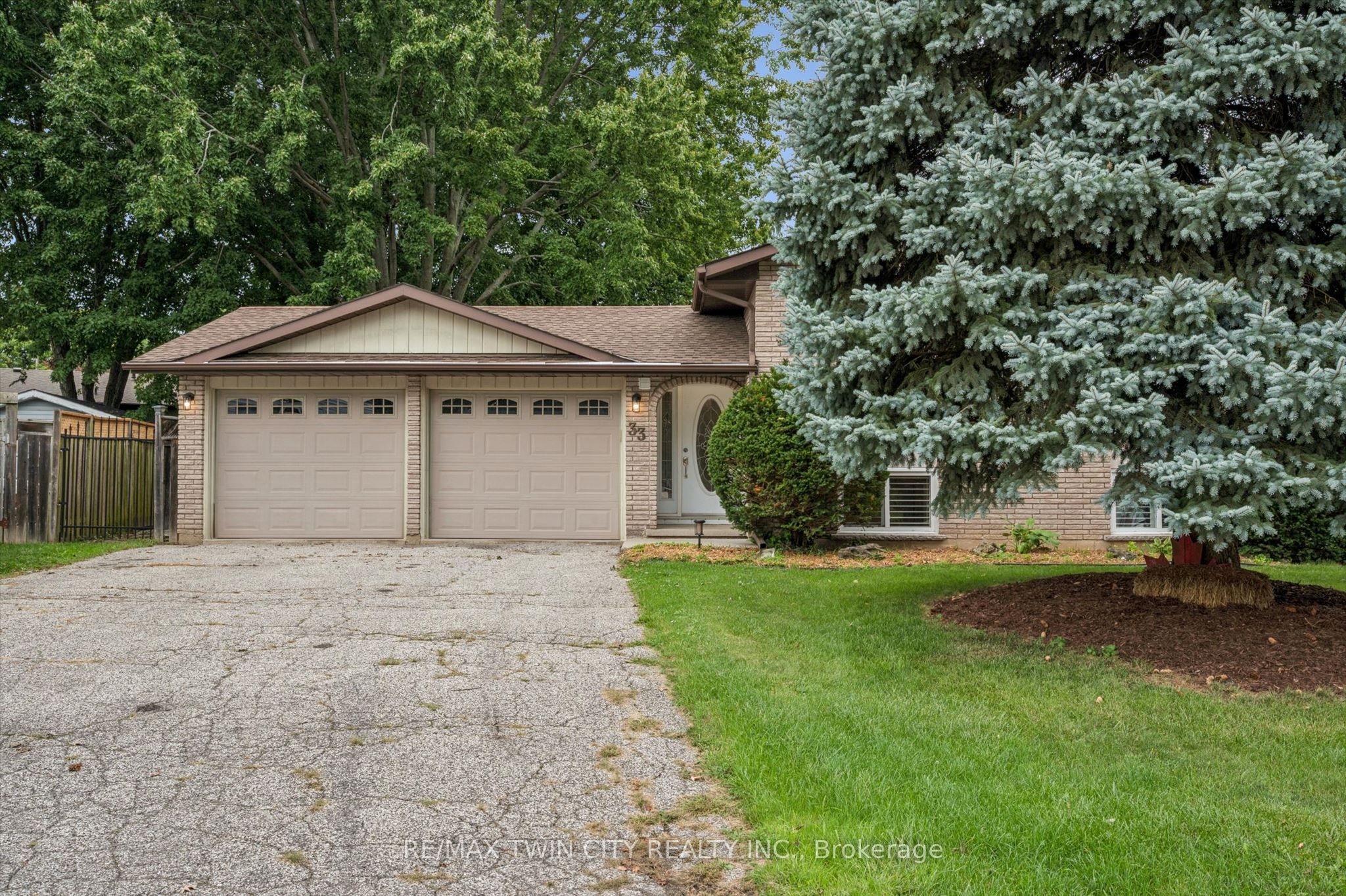 33 Maccoll Place, Haldimand, ON N3W 1K4 photo 3