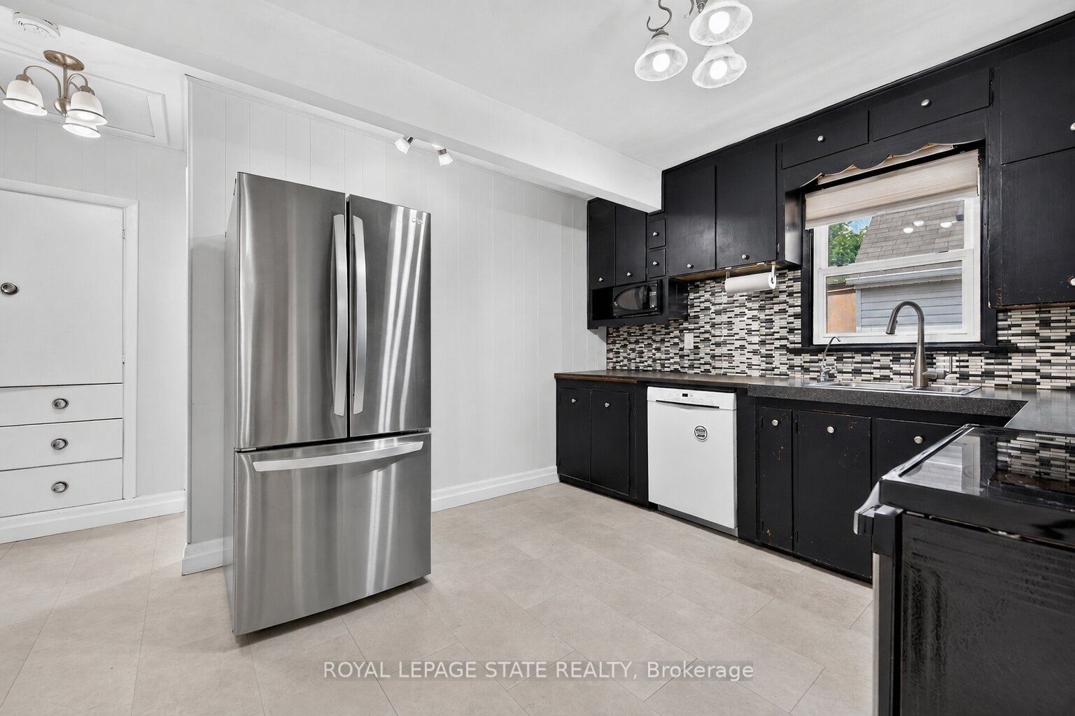 302 East 28th Street, Hamilton, ON L8V 3J3 photo 3