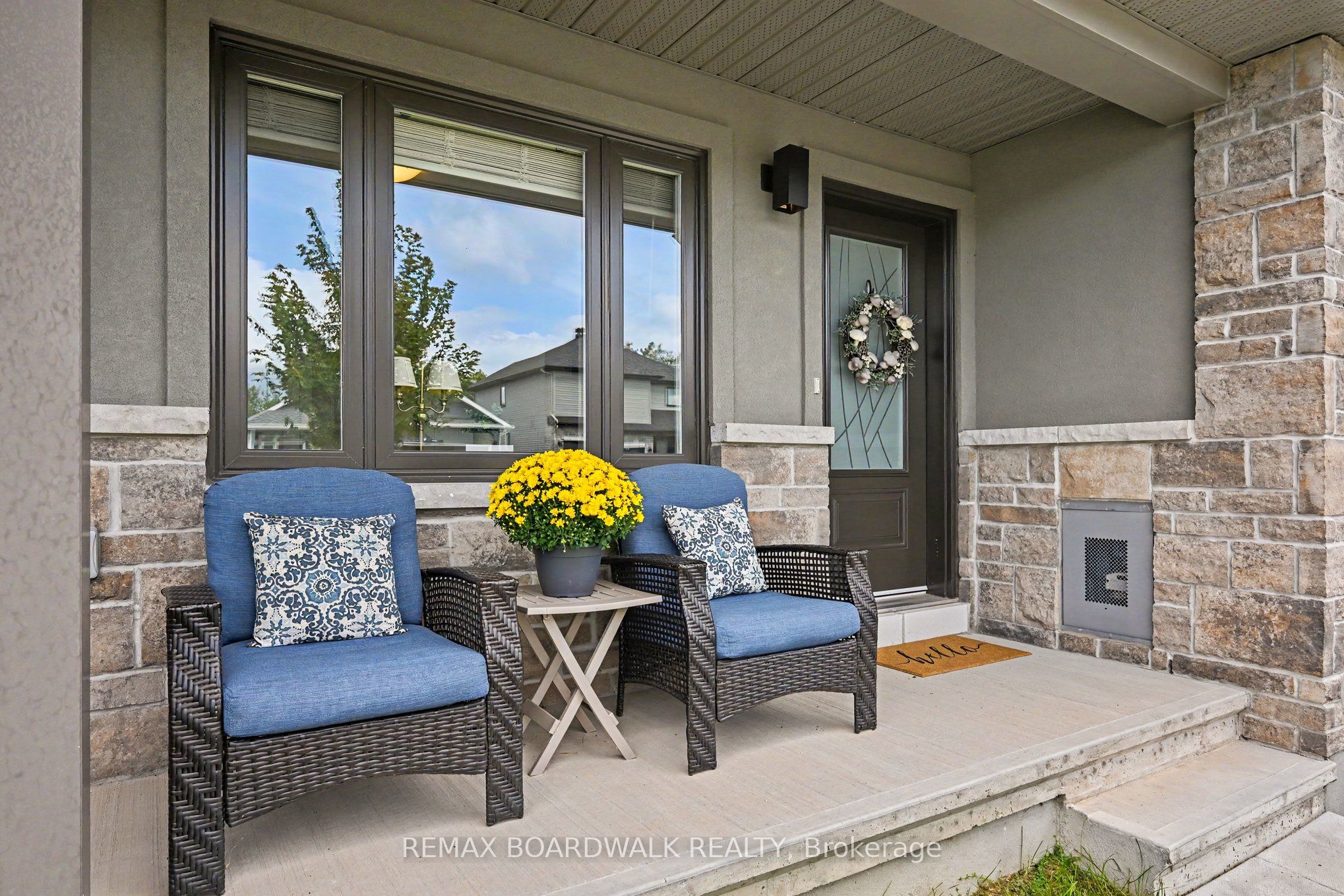 100 Seabert Drive, Arnprior, ON K7S 0K1 photo 2