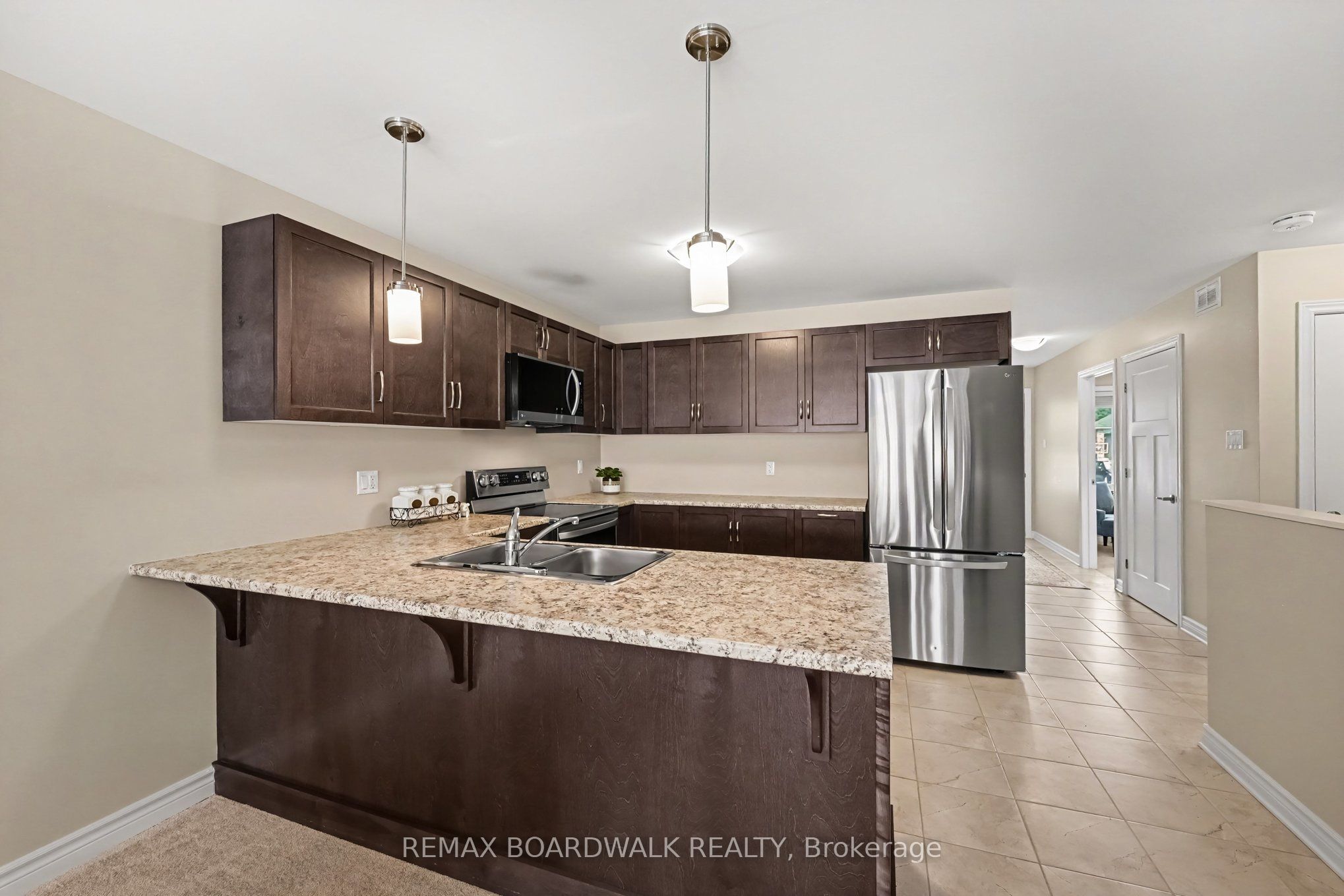 100 Seabert Drive, Arnprior, ON K7S 0K1 photo 4