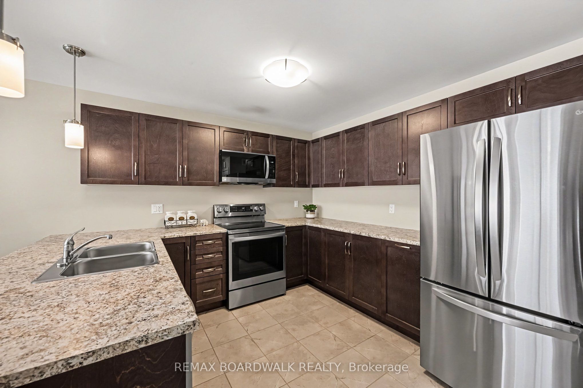 100 Seabert Drive, Arnprior, ON K7S 0K1 photo 5