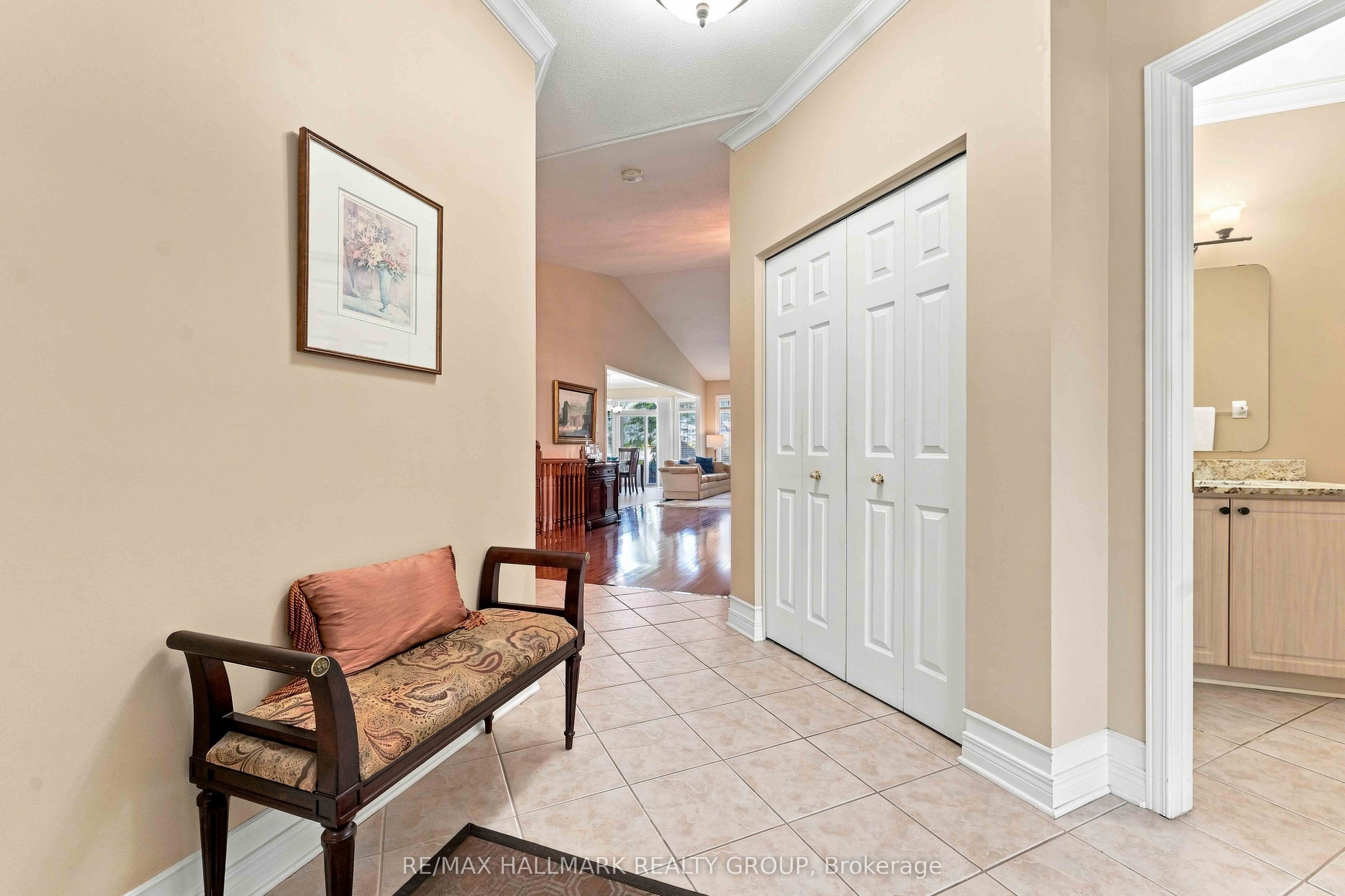 121 Bartlett Private, Hunt Club - Windsor Park Village and Area, ON K1V 2A9 photo 2
