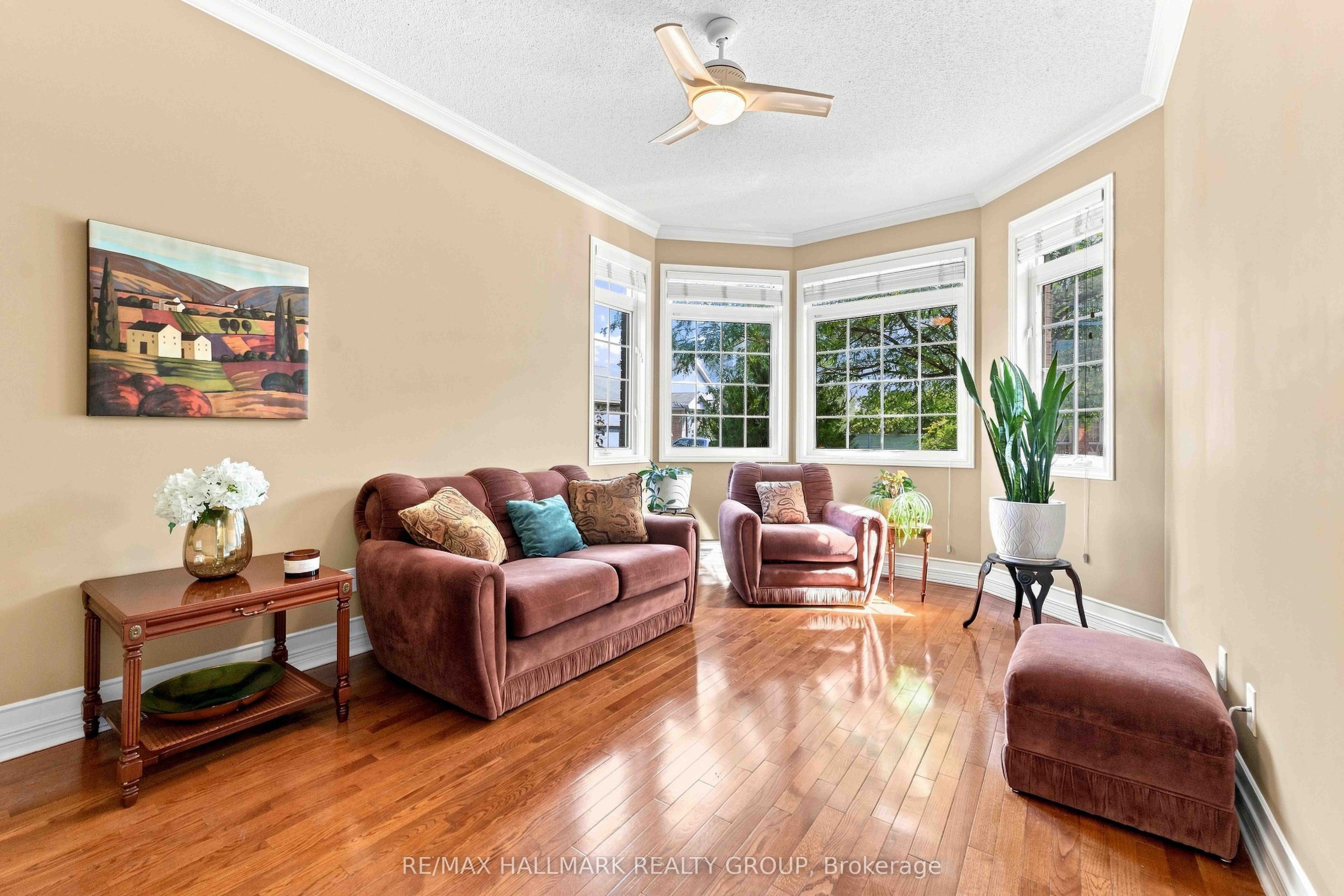 121 Bartlett Private, Hunt Club - Windsor Park Village and Area, ON K1V 2A9 photo 4