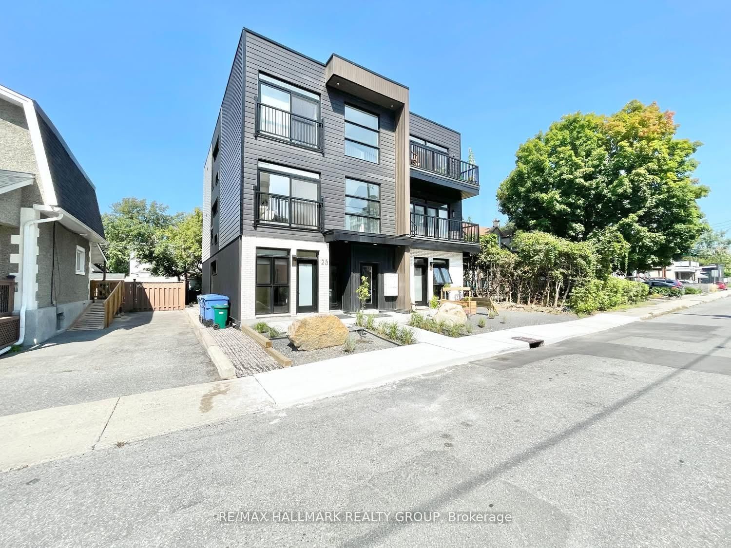 25 Grant Street 303, West Centre Town, ON K1Y 2W8