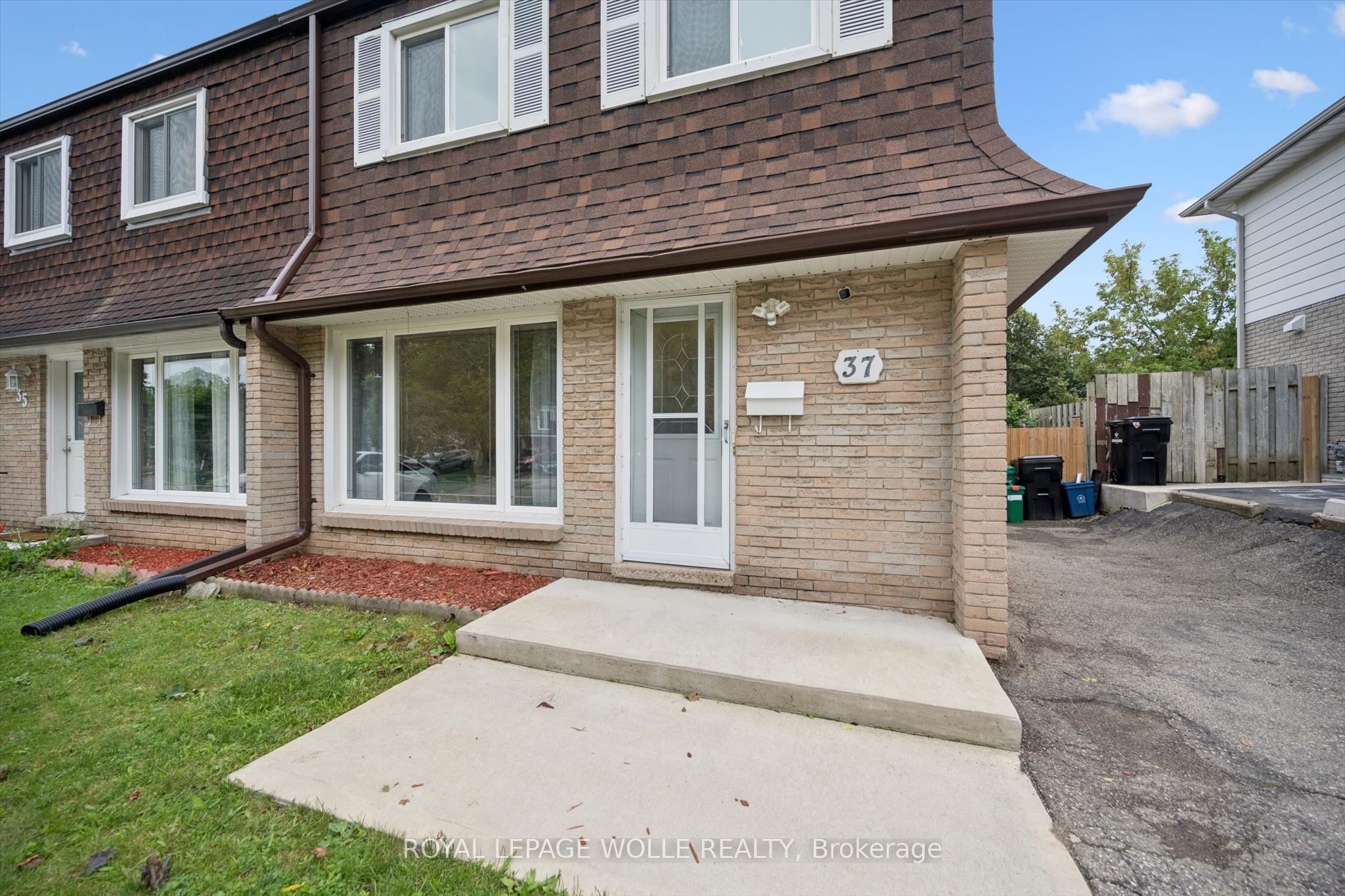 37 Shadeland Crescent, Kitchener, ON N2M 2J1 photo 2