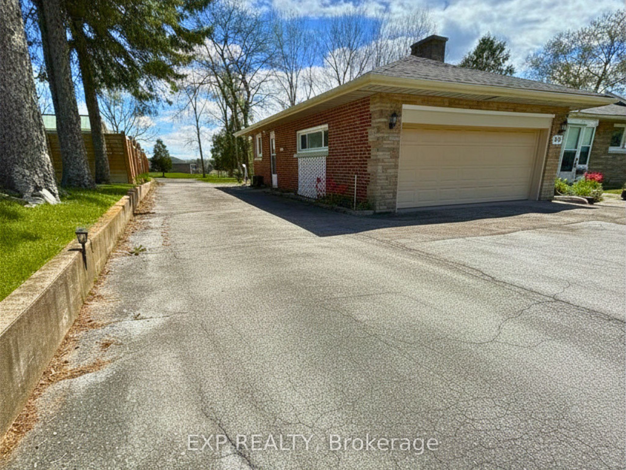 517 Norfolk Street S, Norfolk, ON N3Y 2X6 photo 2
